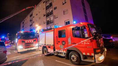 Imagen de archivo de Bombers en un incendio de vivienda. Foto: DT