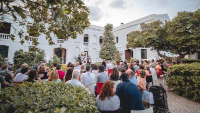 Algunos espectáculos se realizan en el exterior del Mas. foto: Fundació Mas Miró