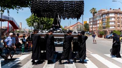 La performance de la Santa Baldana a Tortosa, el passat juny. Foto: Sarah Pérez