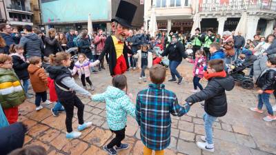 L’Home dels Nassos, que té tants nassos com dies li queden a l’any, surt cada 31 de desembre. Foto: Alba Mariné