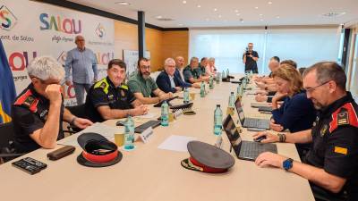 La reunión realizada ayer con las autoridades locales y los cuerpos de seguridad. foto: Aj de Salou