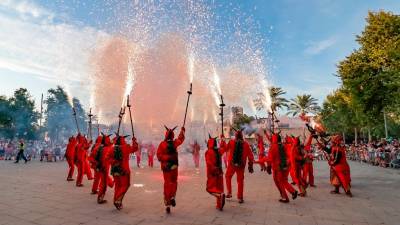 El Ball de Diables, que celebra su 35º aniversario, será uno de los grandes protagonistes del fin de semana. Foto: Ajuntament de Vila-seca