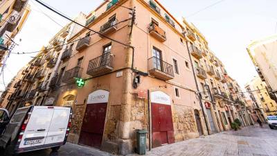 En la Part Alta todavía hay soportes de hierro o ‘palomillas’ por donde pasan los cables. Foto: Àngel Ullate