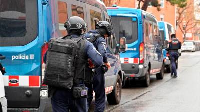 Patrullas de Mossos d’Esquadra tras el tiroteo en Reus de la pasada semana. Foto: Alfredo González