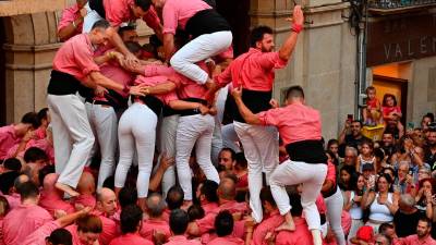 Les colles de Valls han sortit a la Plaça del Blat per celebrar la Diada de Firagost. Foto: Alfredo González