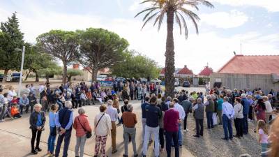 La plaza Dinou d’Octubre se encuentra en el Poblat d’Hifrensa, donde vívían los trabajadores de la nuclear. foto: àngel ullate