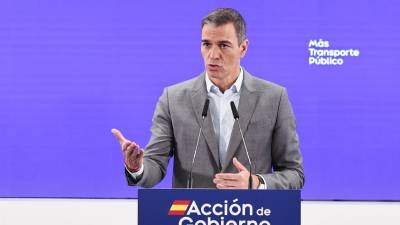 El presidente del Gobierno, Pedro Sánchez, presenta la nueva campaña ‘Transporte público, ¿lo pillas?’ para promover el uso del transporte público, este jueves en Madrid. Foto: EFE