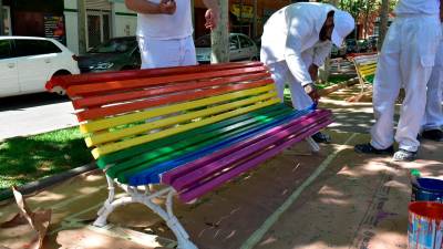 Se han pintado varios elementos del mobiliario urbano. FOTO: Ajuntament de Tarragona
