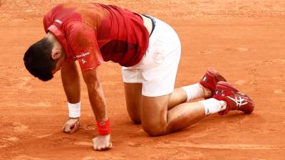 Novak Djokovic se ha retirado de Roland Garros por una rotura de menisco. Foto: EFE
