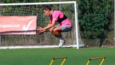 Guillermo Fernández participó de la primera sesión de entrenamiento con el Nàstic. FOTO: nàstic