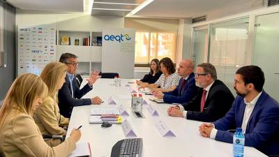 Visita del delegat Carlos Prieto a la seu d’AEQT. FOTO: Subdelegació del Govern