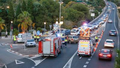 El accidente se produjo en el cruce de entrada a Cala Romana. Foto: Pere Ferré