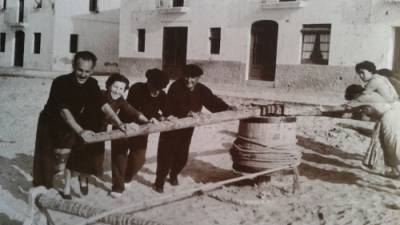 Las barcas peque&ntilde;as se sacaban a fuerza humana.