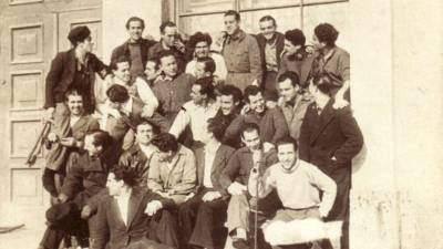 Pilotos republicanos que queda-ron \'atrapados\' en la URSS al final de la Guerra Civil. Pedreny es el segundo desde la izquierda en la cuarta fila. Foto: Luiza Iordache