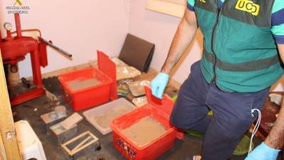 Imagen de una incautación reciente de la Guardia Civil de un laboratorio que producía heroína que se distribuía por Tarragona. Foto: Guardia Civil