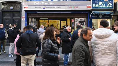 Colas en una administración de Madrid. Foto: EFE