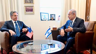 El secretario de Estado norteamericano, Anthony Blinken, y el primer ministro israelí, Benjamin Netanyahu, este martes en Tel Aviv. FOTO: GPO / EFE