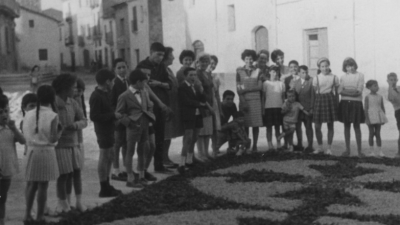 La fiesta en el n&uacute;cleo del pueblo. FOTO: MARIA PILAR CUGAT