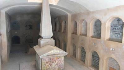El cementiri dels Jans o dels anglesos és el cementiri protestant més antic al sud dels Pirineus, més encara que el de Lisboa, fundat el 1725. Es troba al carrer Rafael Casanova de Tarragona. FOTO: J.l. carod-rovira