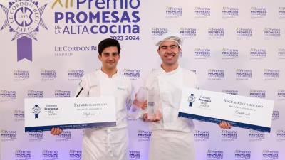 Imagen del primer y segundo clasificado de la pasada edición del Premio Promesas de Le Cordon Bleu Madrid. Foto: Cedida