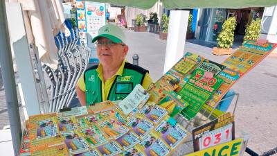 María Navarrete, la vendedora que ha llevado la suerte a Cambrils. Foto: Cedida