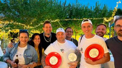 Matteo Grippo, en el centro, con la mención de mejor pizzero nacional. Foto; Cedida