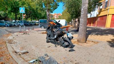 Lugar en la zona de las Tres Mil Viviendas de Sevilla donde han fallecido dos personas y dos más han resultado heridas. Foto. EFE