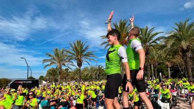 Una marea de aficionados al spinning pedalean durante horas en Cambrils. foto: MCG