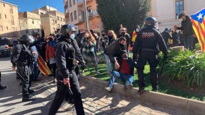 Protesta en Valls en 2021 contra la presencia de Vox. Foto: J.G./DT