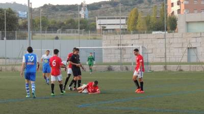 Los poblenses cayeron derrotados en el estadio de la Travesserà de la Montigalà. Foto: Albert Costa/CF Badalona