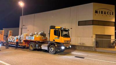 Los camiones preparados para llevar ayuda de Calafell a Valencia.