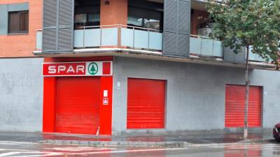 Los supermercados de la ciudad han bajado la persiana. Foto: Norián Muñoz