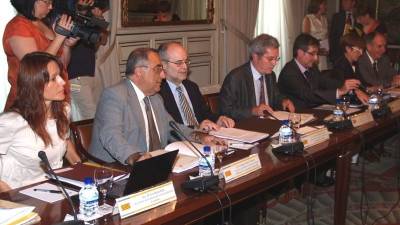 Laia Bonet, Joaquim Nadal, Antoni Castells, Joan Saura, Jordi Ausàs, Mar Serna y Manel Nadal formaban la comisión mixta. Foto: dt