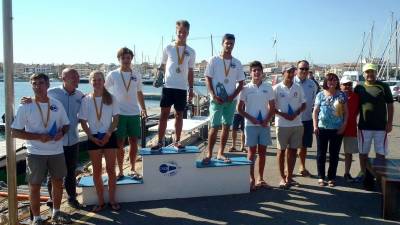 Los premiados del campeonato de Catalunya de Láser Radial, disputado en Cambrils. Foto: DT