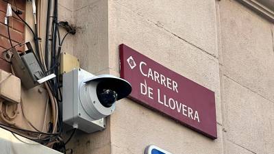 Aquesta setmana s’han instal·lat 26 noves càmeres de videovigilància en nou espais públics de Reus. Foto: Alfredo González