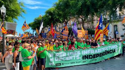 En Tarragona el lema que lidera la concentración es “Per unes infraestructures decents”. Foto. Octavi Saumell