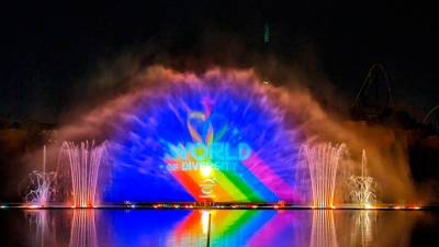 Imagen del espectáculo de luces y agua de la Pride Night de PortAventura. Foto: PortAventura