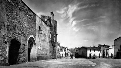 El portalet per on devia entrar el rei Ferran VII a l’hospital medieval (actual plaça de Catalunya) de l’Hospitalet. foto: col·lecció Alfons tejero