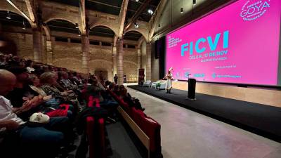 La actriz Marina Gatell se encargó de la presentación de la gala inaugural del FICVI. foto: MCG