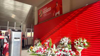 La puerta del Nou Estadi que lleva el nombre de Santi Coch. Foto: Juanfran Moreno