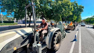 La concentración se ha realizado frente a la comisaría de los Mossos d’Esquadra de Reus. Foto: Alfredo González