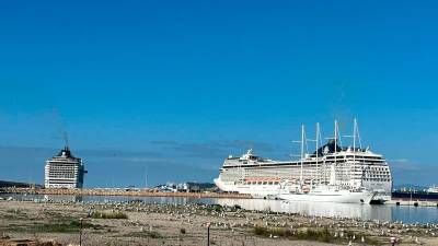 En el Moll de Balears y la nueva terminal de cruceros pueden operar hasta tres barcos de forma simultánea. Foto: Port Tarragona