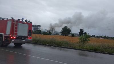 Bombers y Mossos se han desplazado hasta el lugar. FOTO: &Agrave;ngel Juanpere