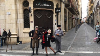 Regreso al pasado: el cineasta, la diva Montse y el presidente de la COT hace 100 a&ntilde;os, Sans Canals. FOTO: N.N