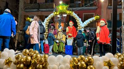 Los Pajes Reales han llegado este jueves por la tarde a la plaza de la Vila de Cambrils