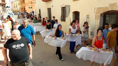 Cercavila del Pa Beneït, que enguany va comptar amb la participació de 32 parelles. Foto: Joan Boronat