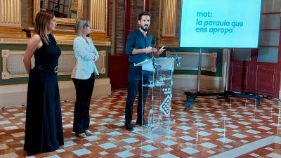 De izquierda a derecha, la alcaldesa Sandra Guaita; la presidenta de la Diputació de Tarragona, Noemí Llauradó; y el creativo Manuel Moranta. FOTO: M.P.