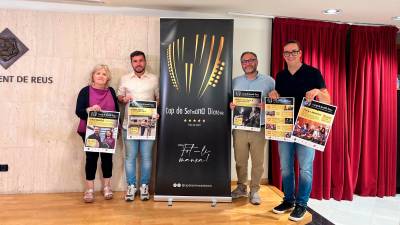 D’esquerra a dreta, Teresa Recasens, regidora de Festes de Cambrils; Ivan Rofes, regidor de Cultura de Colldejou; Daniel Recasens, regidor de Cultura de Reus; i Guillem Anguera, fundador i organitzador del festival. FOTO: Ajuntament de Reus