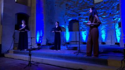Las voces de Maider Lasa Santamaría, Maria Coma y Aida Oset acercaron al público a una experiencia sensorial. FOTO: DT
