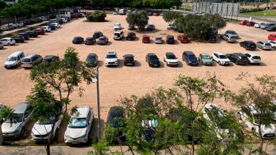 Uno de los aparcamientos alternativos a la zona naranja en Calafell.